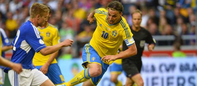 Polémica por insultos entre Ibrahimovic y jugadores de Islas Feroe | FOTO REUTERS