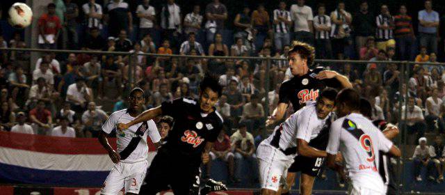 Libertad empató con el Vasco y se mantiene como líder del Grupo 5 | FOTO REUTERS