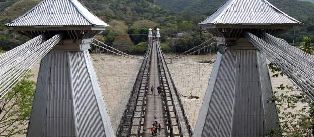 En 15 días adjudican obras del Puente de Occidente | El Puente de Occidente es referente turístico y clave en la movilidad entre Santa Fe de Antioquia y Olaya. FOTO JAIME PÉREZ MUNÉVAR
