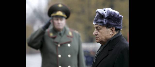 "Muerte clínica" de Mubarak sacudió las urnas en Egipto | La agencia de noticias estatal egipcia, Mena, citó ayer a fuentes médicas que dijeron que Mubarak estaba clínicamente muerto, luego de que su corazón se detuviera y no pudiera ser revivido. Fuentes militares desmintieron más tarde esa información. FOTO REUTERS