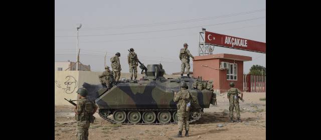 Aumenta la tensión entre Siria y Turquía | Militares ubicados en la estación turca, en la ciudad de Akcakale, en la frontera con Siria. FOTO AP