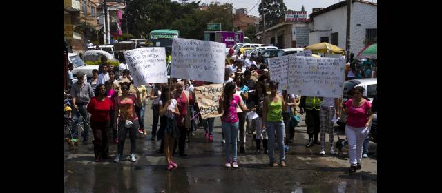 En Robledo marcharon para repudiar exterminio de mascotas | Todavía no hay una cifra exacta de las mascotas envenenadas en el sector de La Campiña. Aunque se habla de entre 25 y 30, esta podría ser superior. FOTO ESTEBAN VANEGAS