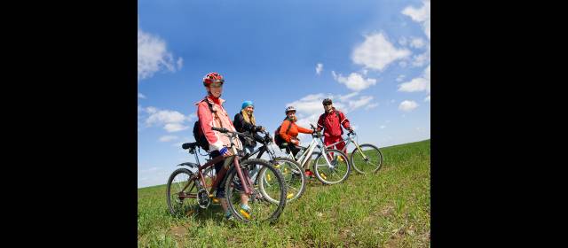 Pedaleando por placer o movilidad | No olvide además de los accesorios, cargar un telefono celular y los documentos en caso de accidente. FOTO SHUTTERSTOCK