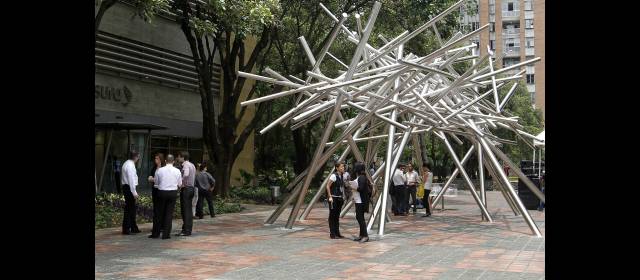 Un bosque de escultura | Bosque aéreo se ubica en el sector de Suramericana, en el parque cerca al lado del deprimido. FOTO DONALDO ZULUAGA