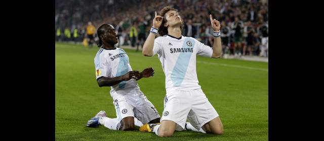 Chelsea sacó mejor tajada en Liga Europa | El brasileño David Luiz celebra gol agónico del Chelsea. FOTO AP