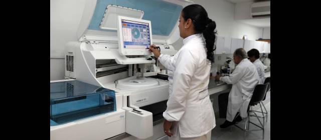 Algunas pruebas se hacen fuera del país | Por el costo-beneficio los laboratorios deben enviar pruebas al extranjero. FOTO MANUEL SALDARRIAGA