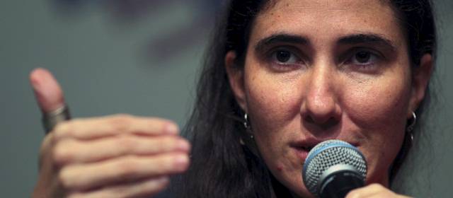 Yoani Sánchez defendió el fin del embargo de Estados Unidos a Cuba | "Quiero que termine el embargo para ver cómo el Gobierno cubano va a explicar su fracaso", indicó la bloggera. FOTO REUTERS