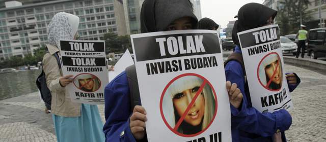 Lady Gaga es el eje de la polémica en Tailandia | La cantante neoyorquina Lady Gaga es este jueves el centro de la polémica en foros de internet tailandeses por un comentario en el que dio a entender que lo mejor de Bangkok eran las imitaciones. Foto Reuters