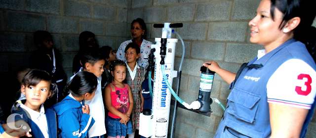 182 escuelas de Antioquia ya tienen agua potable | Este filtro tiene el secreto para purificar el agua. Básicamente, con cloro, se realiza el proceso de potabilización para que los chicos puedan beberlo de la llave con toda tranquilidad. FOTO JULIO CÉSAR HERRERA