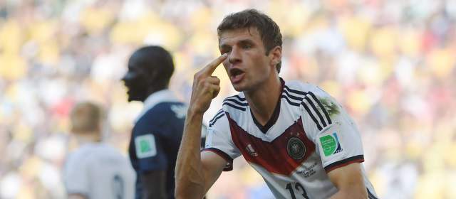 Müller, el moderno tanque alemán que promete arrasar haciendo goles | Thomas Müller lleva 10 goles con Alemania en dos mundiales. Si hoy anota igualará con seis a James Rodríguez en el actual torneo, pero lo superará por las tres asistencias hechas. FOTO REUTERS