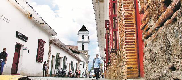 En Antioquia se ratifica la Independencia | Como hace 200 años, los habitantes de la Ciudad Madre viven momentos de júbilo para ratificar la independencia del Departamento. Sus calles coloniales, museos, iglesias, casas y centro histórico se engalanaron para la fiesta. FOTO Julio César Herrera