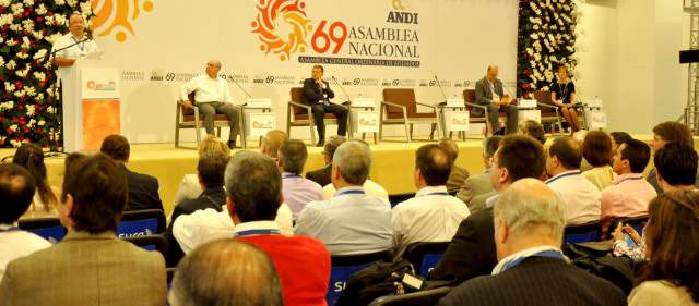 Clase media, el foco de la industria | El presidente de la Andi, Luis Carlos Villegas, durante la apertura de la asamblea anual del gremio, en Pereira. FOTO CORTESÍA-LA TARDE