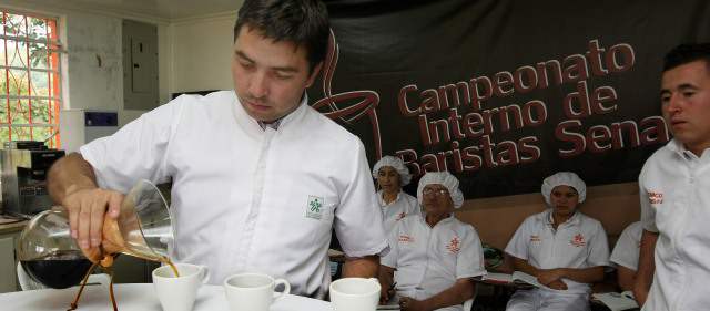 El Sena ofrecerá 100.000 becas para la formación tecnológica | Mientras que el desempleo en promedio es de 9,2%, en los jóvenes la tasa es de 16,5%. FOTO JUAN ANTONIO SÁNCHEZ
