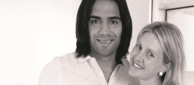 Dominique, otra princesa para Mónaco | En esta imagen se muestra a Falcao con su esposa Lorelei al momento de llegar al hospital francés para preparar el nacimiento de Dominique, la primogénita del goleador. FOTO TWITTER