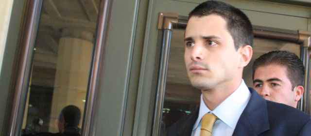 Hijo del expresidente Uribe instruye en como llamar "tramposo" a Santos |