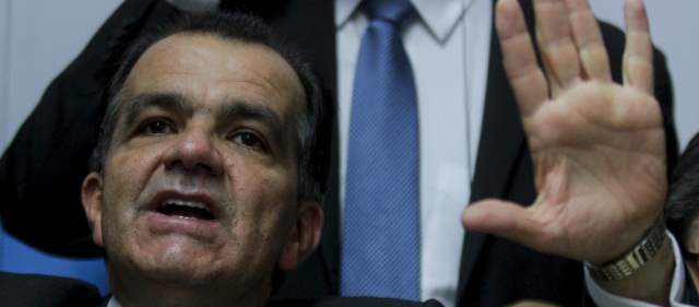 Oscar Iván Zuluaga se opone a venta de Isagen |