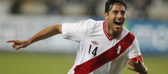Perú tiene una sola baja para el partido en el Metropolitano | El delantero Claudio Pizarro fue figura al anotar el gol del triunfo sobre Ecuador el viernes. Jugará ante Colombia. FOTO AP