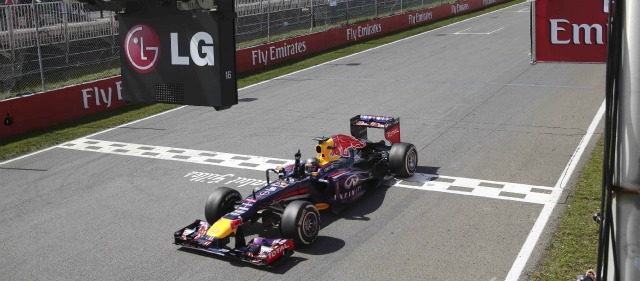 Vettel amplía ventaja en F-1 tras ganar de punta a punta en Canadá | Vettel ingresa triunfante en el Gran Premio de Canadá. FOTO AP