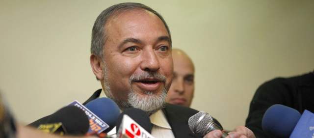 Renunció el canciller israelí, quien es acusado de fraude | Reuters | Avigdor Lieberman es efectiva a partir del martes.