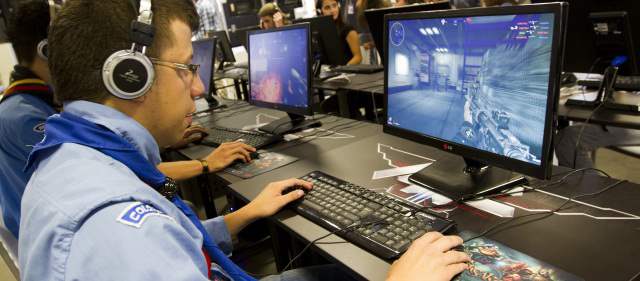 Campus: en blanco y negro | Los gamers lamentaron que la zona dedicada a ellos estuviera dividida FOTO EDWIN BUSTAMANTE