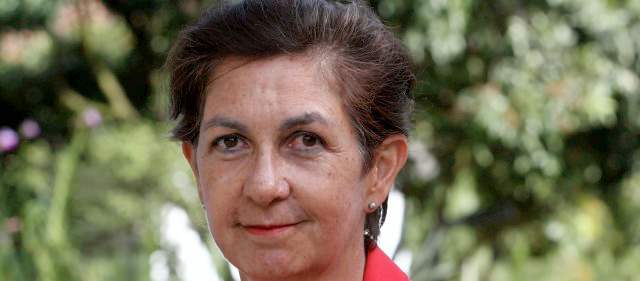 Por las letras suspira Genoveva | Genoveva es apasionada de su trabajo. Cada respuesta es toda una enseñanza. FOTO JAIME PÉREZ