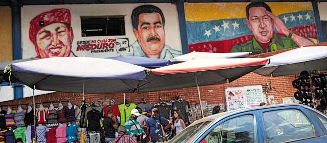 La Venezuela que optó otra vez por la revolución | Una jornada llena de tensión, con llamados del oficialismo y la oposición a la paz y la calma, se vivió ayer en todo el territorio Venezolano. FOTO Federico Ríos.