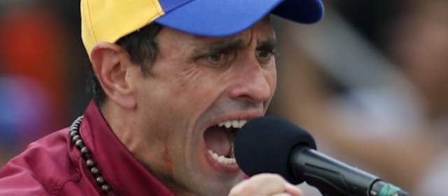 Partido de Maduro reúnen firmas para pedir la destitución de Capriles |