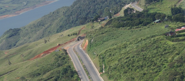 Las concesiones de Cuarta Generación contemplan la intervención de una de las vías más importantes: Buga-Buenaventura. La inversión de las 4G es de $47 billones. FOTO Cortesía Invías, William Gutiérrez