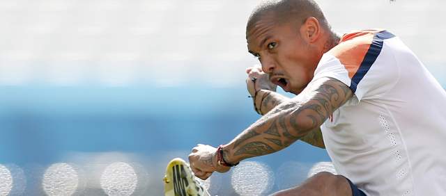 Verdugos de España salen por la conquista del grupo | Nigel de Jong, jugador de Holanda, previo al juego de hoy ante Chile, 11:00 a.m. FOTO AP