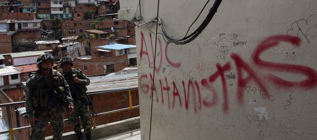 Las Autodefensas Gaitanistas reclaman reconocimiento y un proceso de paz | En varios barrios de la comuna13 de Medellín hay letreros de las Autodefensas Gaitanistas. FOTO HENRY AGUDELO