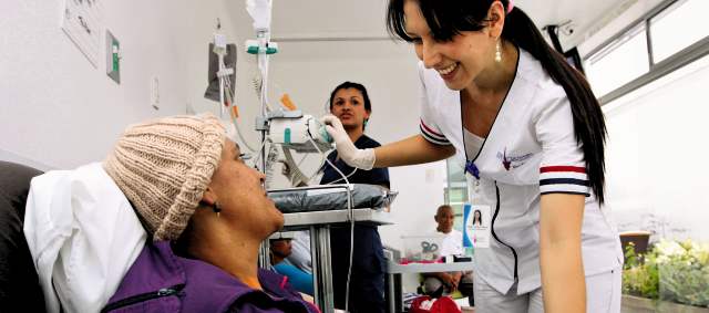 Medicáncer estrena sede y sueña con crecer más | 6.000 millones de pesos se invirtieron en la puesta en marcha de esta sede. FOTO HERNÁN VANEGAS