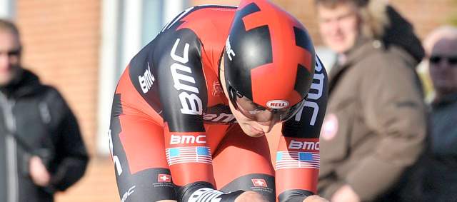 Phinney sacó su estrella en el Giro; bien Urán | Taylor Phinney (BMC) anduvo a más de 50 kilómetros en la contrarreloj inicial del Giro de Italia, edición 95 y se llevó la primera camiseta de líder. Es un especialista en estos ejercicios. FOTO AP