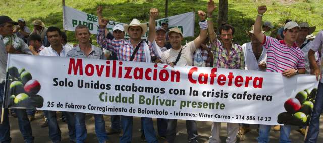 El lunes habrá Congreso Cafetero extraordinario | El corregimiento de Bolombolo es el principal sitio de concentración de los caficultores antioqueños en paro. FOTO ESTEBAN VANEGAS