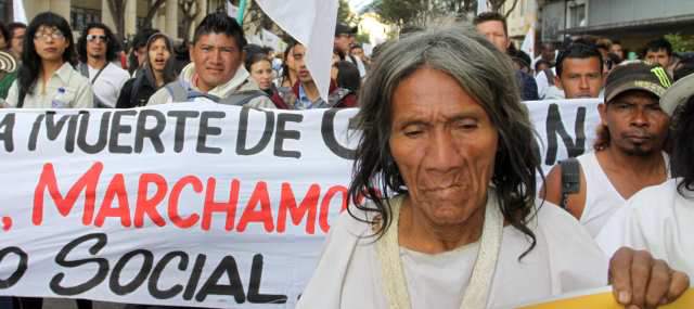 Marcha desde el Coliseo El Campín hasta la Plaza de Bolívar donde se leyó un pliego de peticiones al Gobierno Nacional. Mañana habrá una nueva reunión con el presidente Santos. FOTO Colprensa