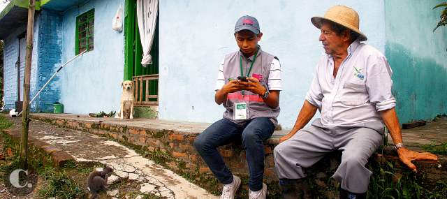 El censo agrario se inicia en Antioquia | Con un dispositivo electrónico se captura la información del censo. FOTO JULIO CÉSAR HERRERA