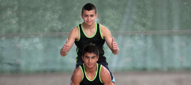 Bolivia recibe la gimnasia paisa | Carlos (abajo) y Andrés sueñan con representar a Colombia en Juegos Olímpicos. FOTO HERNÁN VANEGAS