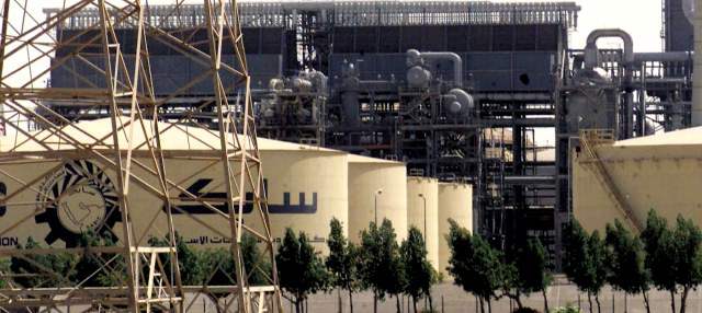 En manos de la Opep está que el precio del petróleo no caiga más | Los productores de crudo esperan que Arabia Saudita (foto) recorte su generación diaria. FOTO AFP