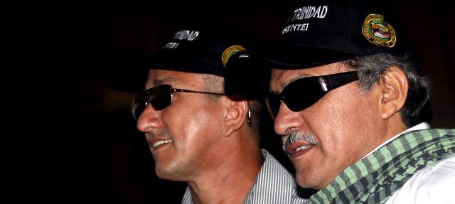 Frentes de Farc no acatan cese el fuego | Guerrilleros "Jesús Santrich" y "Rubén Zamora" asistieron a diálogos con gorras alusivas a "Simón Trinidad". FOTO HENRY AGUDELO