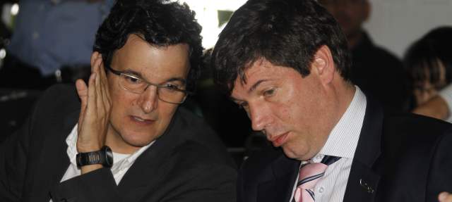 Fusión de Une y Millicom, en llamada de espera