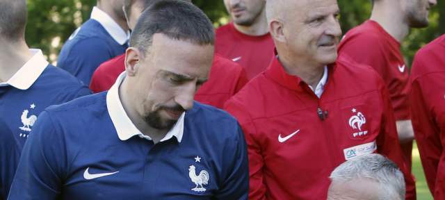 Ribéry, otra estrella que no podrá brillar en Brasil | La tristeza por no jugar este Mundial fue evidente en el francés Franck Ribéry, de 31 años. El futbolista declaró dos semanas atrás que la de Brasil sería su última Copa del Mundo. FOTO AP