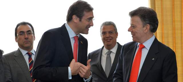 "Todo está dado para el fin del conflicto": Santos | El presidente Santos, acompañado del ministro portugués Pedro Passo. FOTO PRESIDENCIA