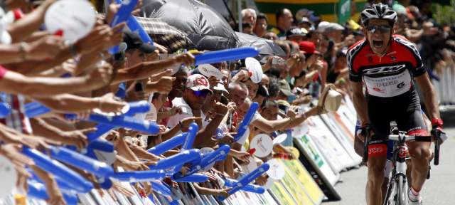Aranjuez dejó abierta la Vuelta | Jonathan Millán fue líder cinco días, pero perdió el liderato en la llegada a La Dorada. Ayer tomó revancha y ganó en el multicolor arribo a Aranjuez. FOTO RÓBINSON SÁENZ
