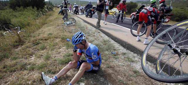 Las caídas golpean el alma del Tour | El drama del Tour lo vive Christian Vandevelde. Las caídas fueron el pan de ayer. FOTO REUTERS
