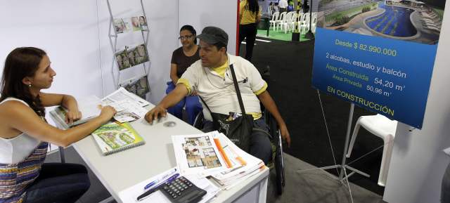 Conseguir casa propia no es tan difícil como dicen | Walter Noreña Muñoz, discapacitado y desplazado por la violencia, confia en que la oportunidad de tener casa propia, con baja tasa de crédito hipotecario, no se le escape. FOTO JAIME PÉREZ