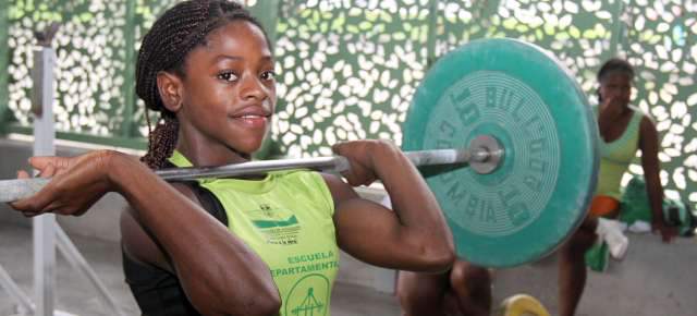 Yiliana, la chica de las trenzas es la nueva campeona mundial de pesas | FOTO JULIO CÉSAR HERRERA