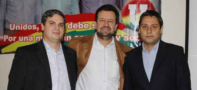 El representante Juan Felipe Lemus, el concejal Jesús Aníbal Echeverri y el senador Mauricio Lizcano en la presentación del nuevo equipo político.