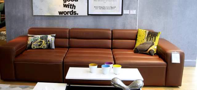 Decoración que cuenta historias | En la pared se sugiere el uso de los adhesivos, pues no la dañarán si después se desea retirar las frases. FOTOS RÓBINSON SÁENZ