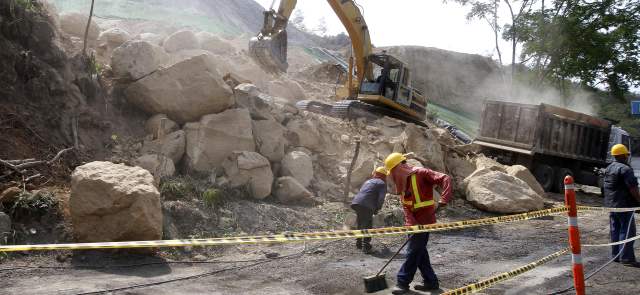 13 frentes de obra en la Conexión a Occidente | Aspecto de la intervención que se realiza en la Conexión, tanto en la banca como en estabilización de taludes. FOTO ROBINSON SÁENZ