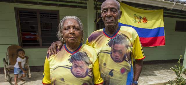 Cuadrado, el orgullo de sus abuelos en Necoclí | Marcela Guerrero y Miguel Ángel Bello, abuelos de Juan Guillermo Cuadrado. Siempre con su nieto en los corazones. FOTO Esteban Vanegas