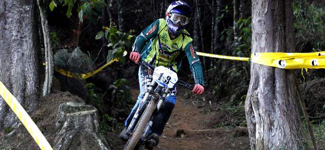 El downhill fue adrenalina pura | Los participantes le sacaron el máximo provecho al terreno. FOTO Manuel Saldarriaga
